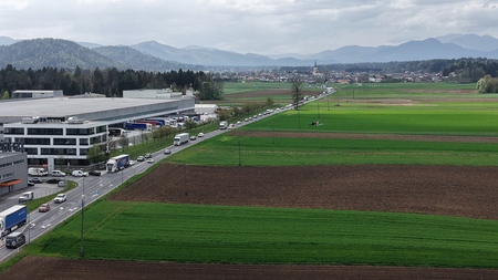 Cesta Žeje - Vodice, uvoz v Poslovno cono Komenda