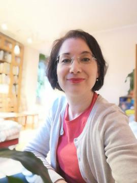 portret_Mojca_2024_uppg