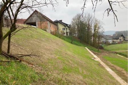 Sanirana brežina po plazu