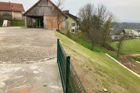 Sanirana brežina po plazu