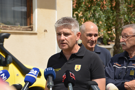 Jurij Kern podaja izjavo