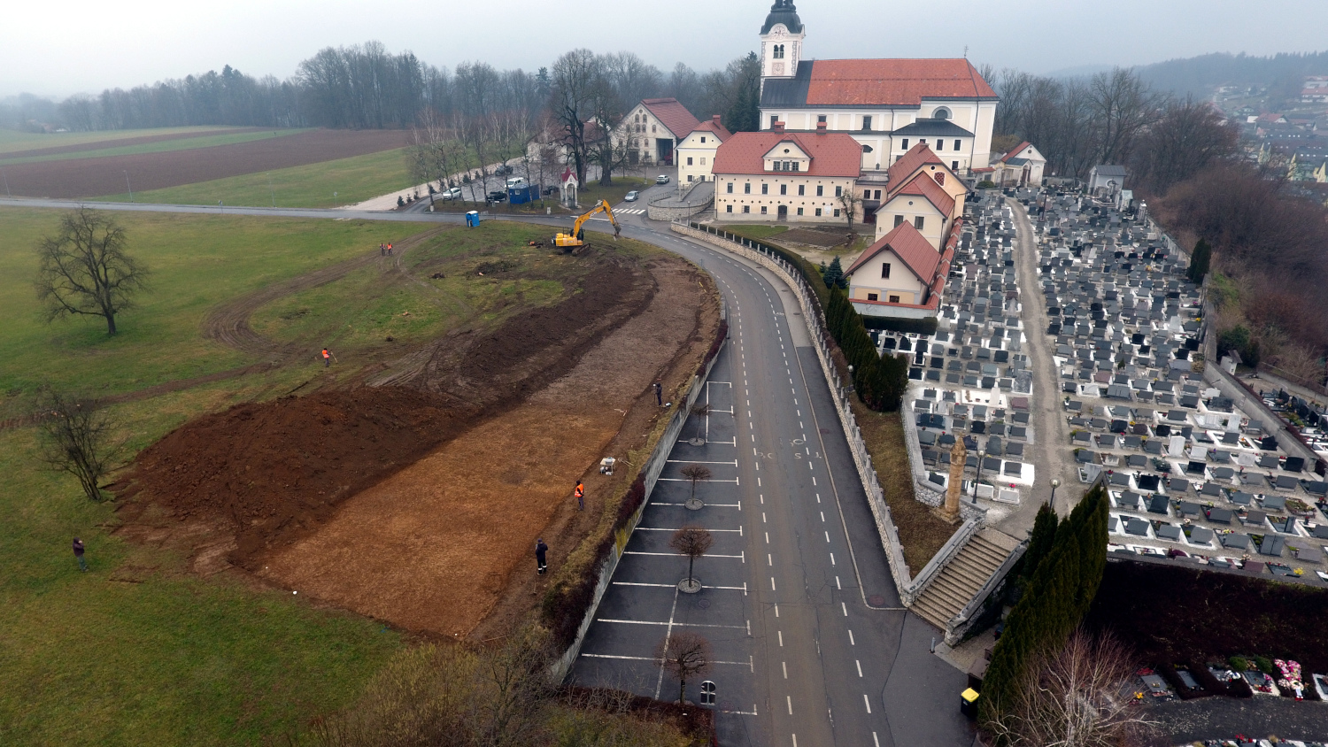 Raz&scaron;irjeno pokopali&scaron;če iz zraka